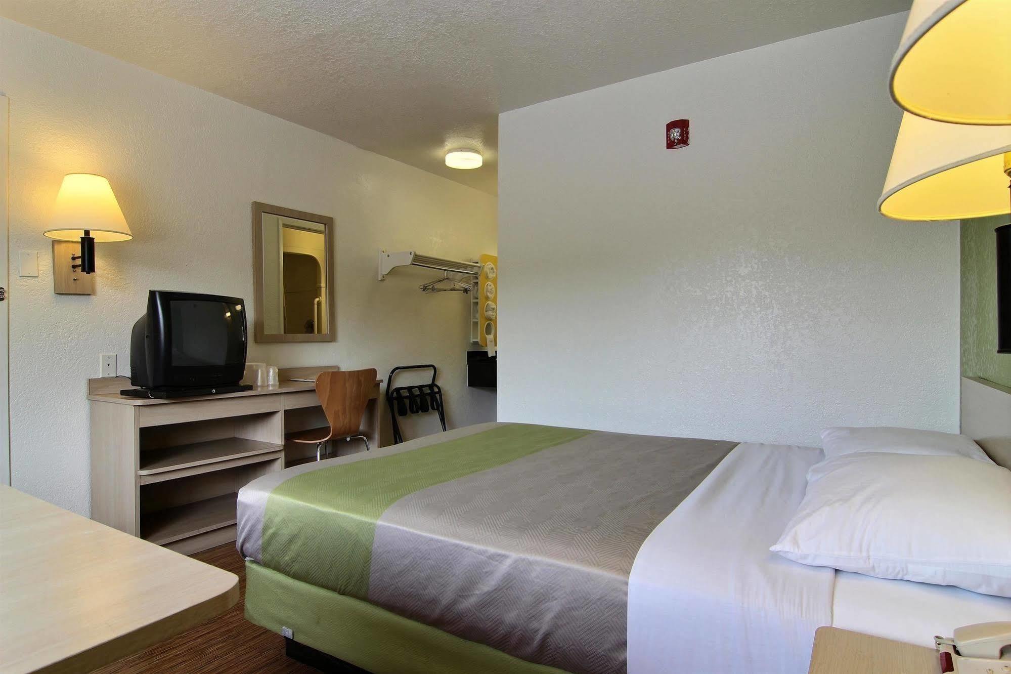 Motel 6-Albuquerque, Nm - Midtown Екстер'єр фото